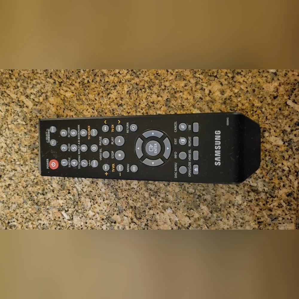 * Genuine Samsung 000840 Replacement Remote Control for DVD TV